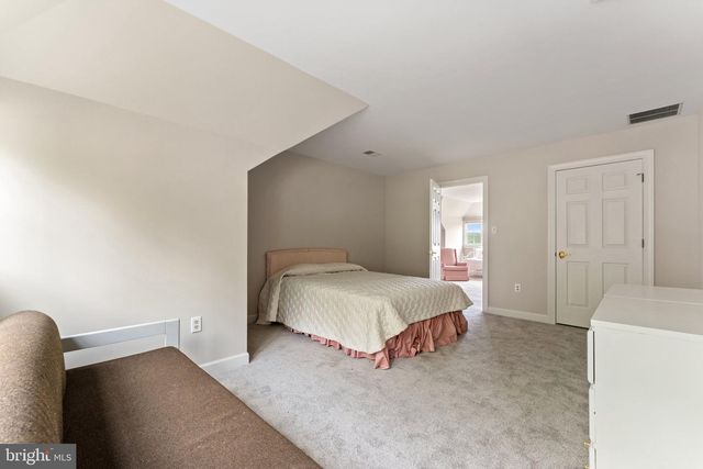 8300 FALCON GLEN RD, Warrenton, VA 20186