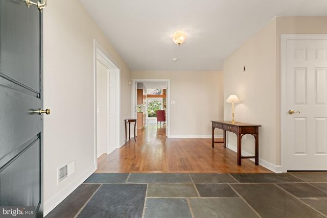 8300 FALCON GLEN RD, Warrenton, VA 20186