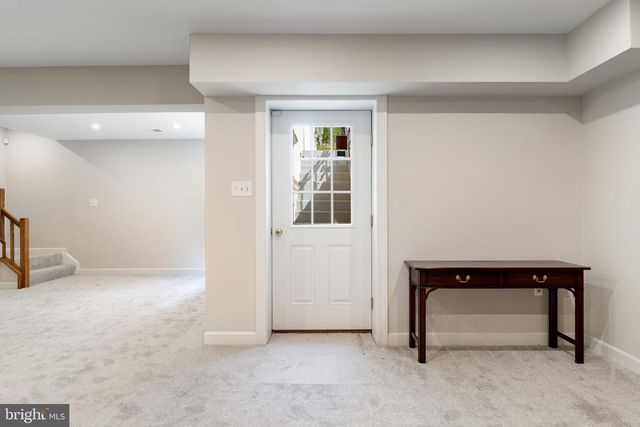 8300 FALCON GLEN RD, Warrenton, VA 20186