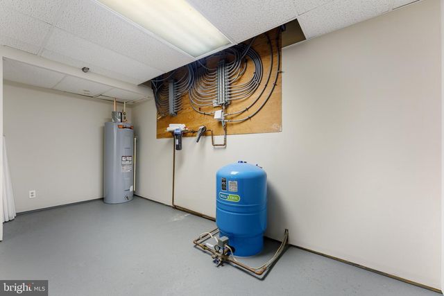 8300 FALCON GLEN RD, Warrenton, VA 20186