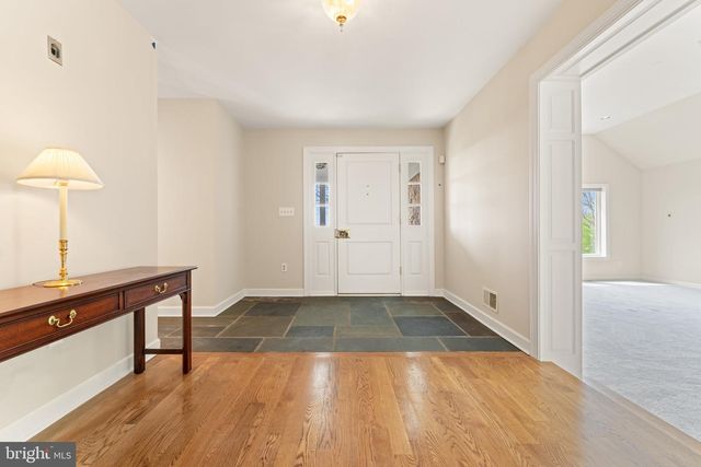 8300 FALCON GLEN RD, Warrenton, VA 20186