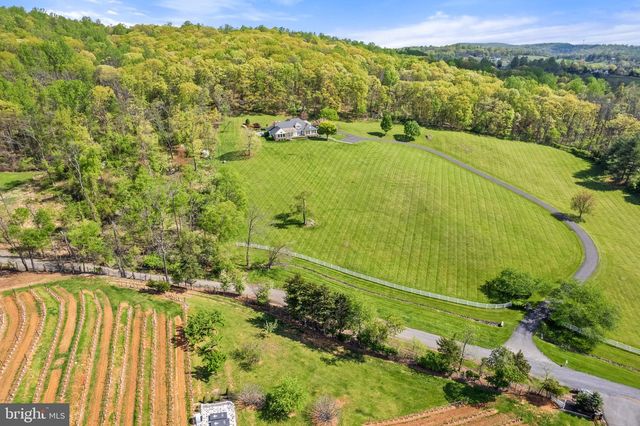 8300 FALCON GLEN RD, Warrenton, VA 20186