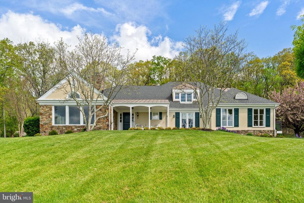 8300 FALCON GLEN RD, Warrenton, VA 20186