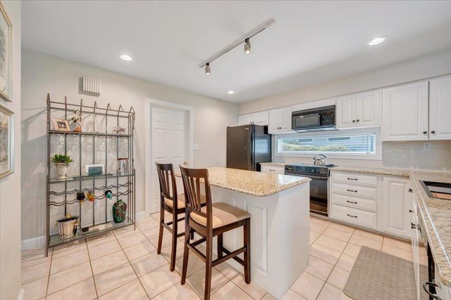30 Island Green Dr Unit 4, Penhook, VA 24137