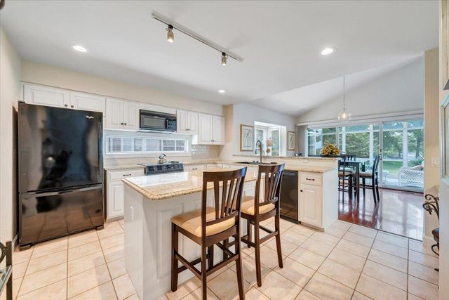 30 Island Green Dr Unit 4, Penhook, VA 24137