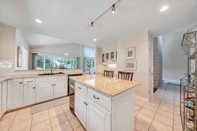 30 Island Green Dr Unit 4, Penhook, VA 24137