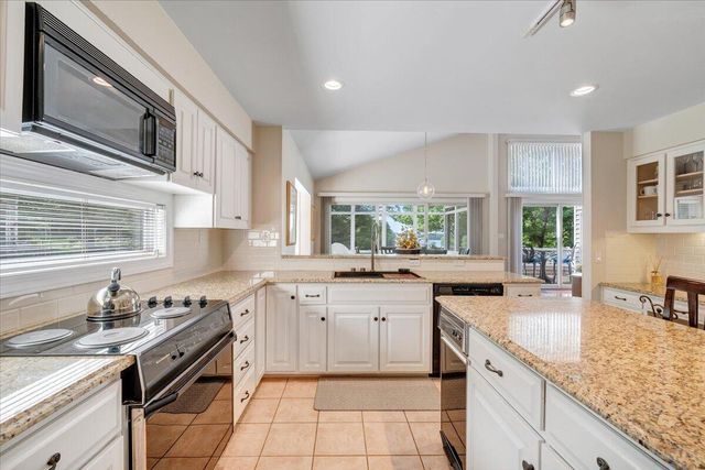 30 Island Green Dr Unit 4, Penhook, VA 24137