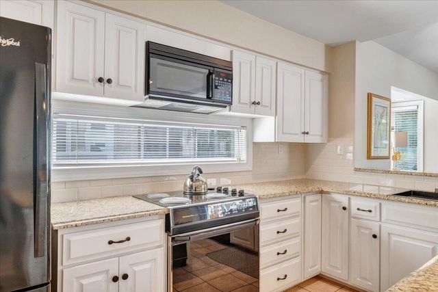 30 Island Green Dr Unit 4, Penhook, VA 24137
