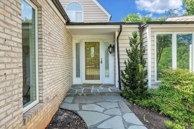 30 Island Green Dr Unit 4, Penhook, VA 24137