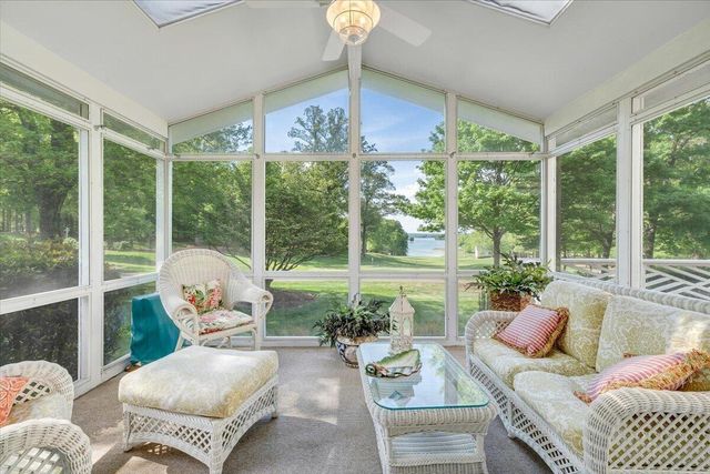 30 Island Green Dr Unit 4, Penhook, VA 24137