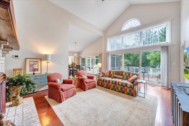 30 Island Green Dr Unit 4, Penhook, VA 24137