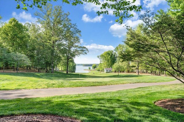 30 Island Green Dr Unit 4, Penhook, VA 24137