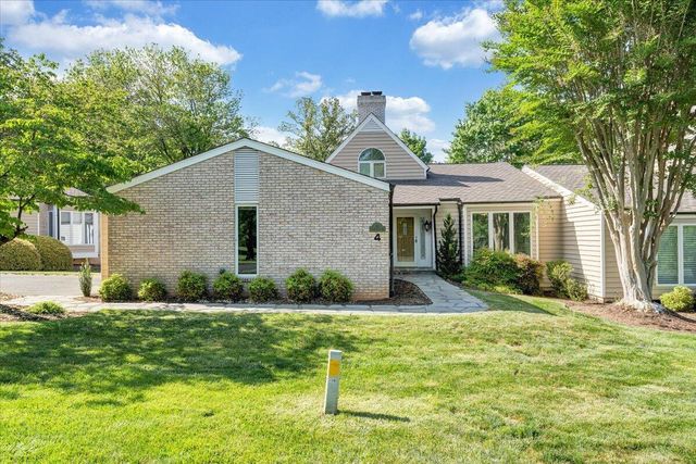 30 Island Green Dr Unit 4, Penhook, VA 24137