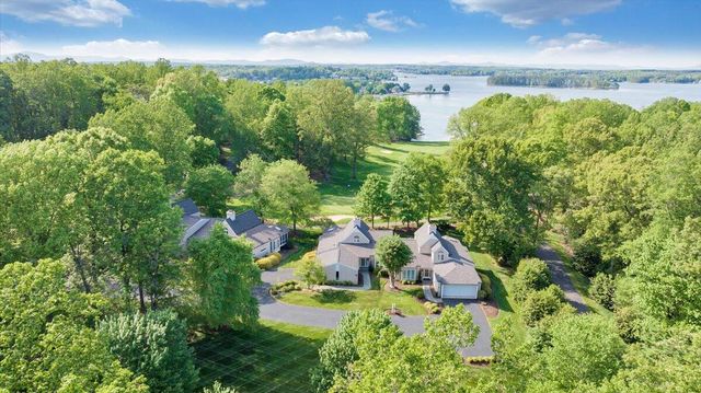 30 Island Green Dr Unit 4, Penhook, VA 24137