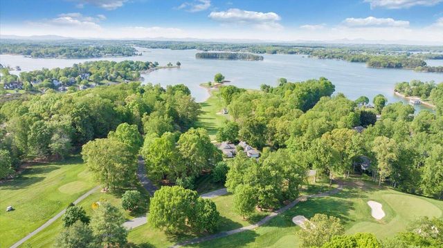 30 Island Green Dr Unit 4, Penhook, VA 24137