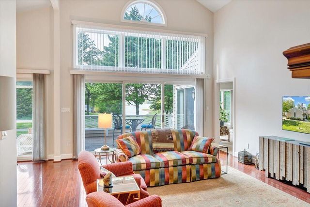 30 Island Green Dr Unit 4, Penhook, VA 24137