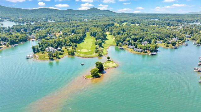 30 Island Green Dr Unit 4, Penhook, VA 24137