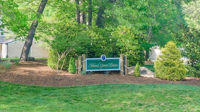 30 Island Green Dr Unit 4, Penhook, VA 24137