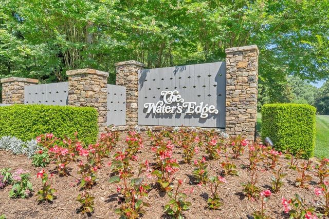 30 Island Green Dr Unit 4, Penhook, VA 24137