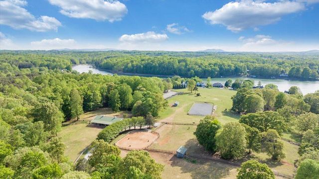 30 Island Green Dr Unit 4, Penhook, VA 24137