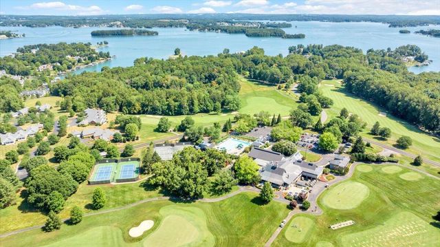 30 Island Green Dr Unit 4, Penhook, VA 24137