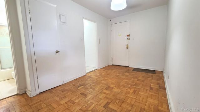 82-39 134th Street 1H, Briarwood, NY 11435