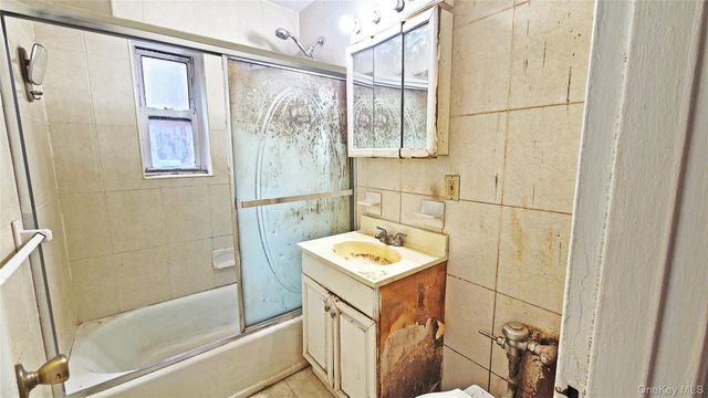 82-39 134th Street 1H, Briarwood, NY 11435