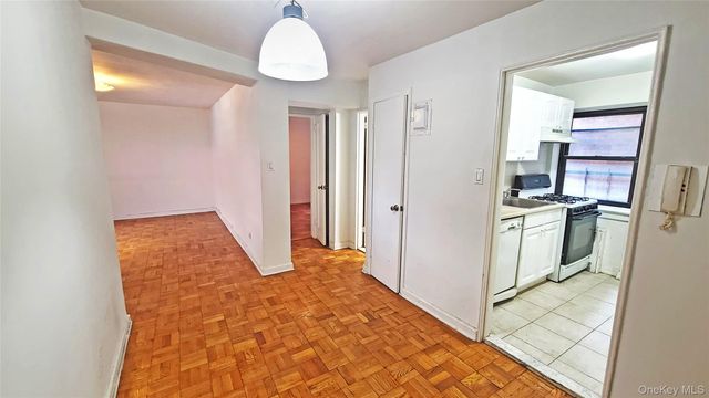 82-39 134th Street 1H, Briarwood, NY 11435