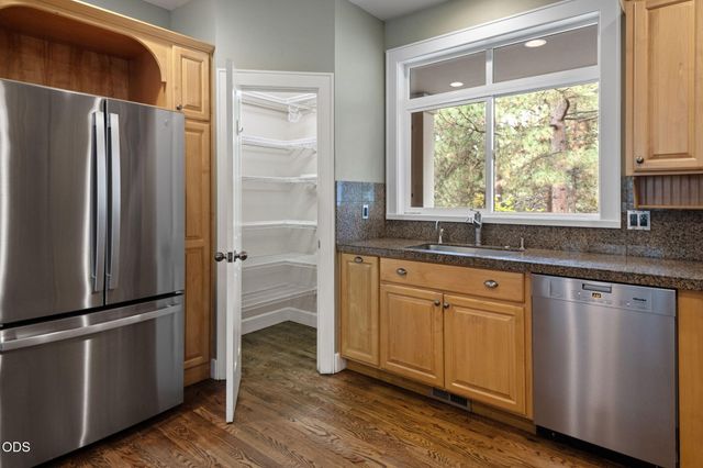 2530 NW Peoples Court, Bend, OR 97703