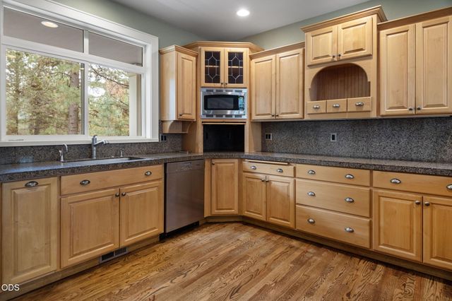 2530 NW Peoples Court, Bend, OR 97703