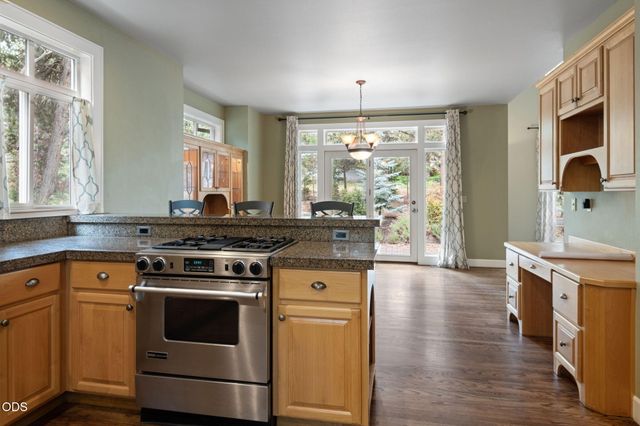 2530 NW Peoples Court, Bend, OR 97703
