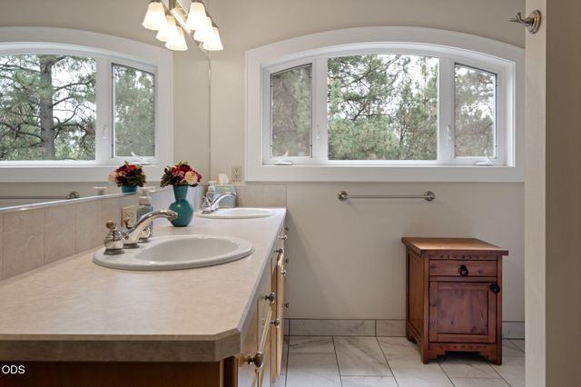 2530 NW Peoples Court, Bend, OR 97703