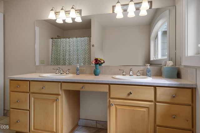 2530 NW Peoples Court, Bend, OR 97703