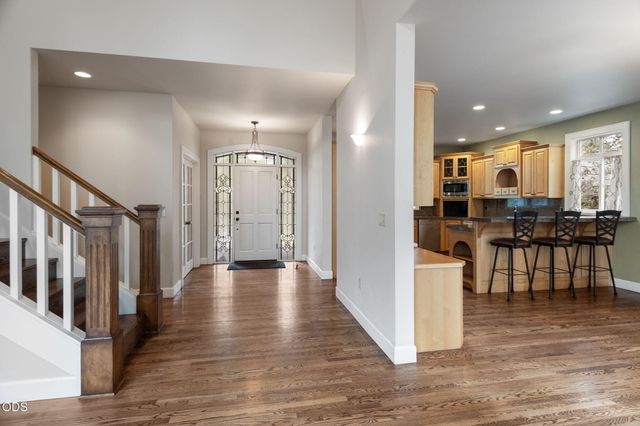 2530 NW Peoples Court, Bend, OR 97703