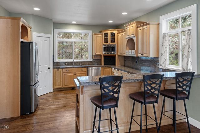 2530 NW Peoples Court, Bend, OR 97703