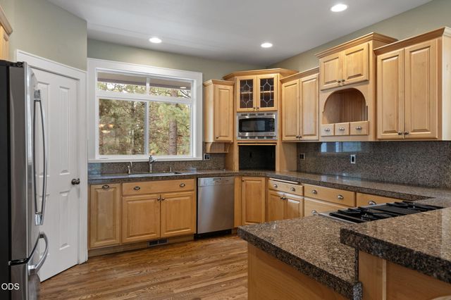2530 NW Peoples Court, Bend, OR 97703