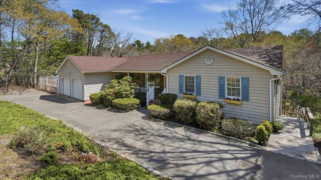18 Beaver Lane W, Westhampton, NY 11977