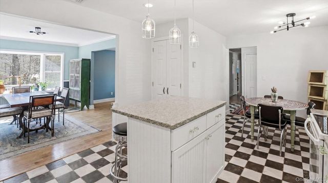 18 Beaver Lane W, Westhampton, NY 11977
