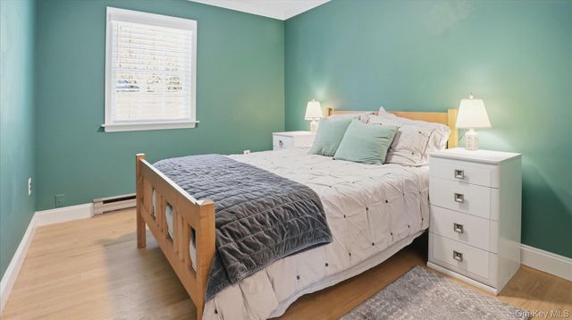 18 Beaver Lane W, Westhampton, NY 11977