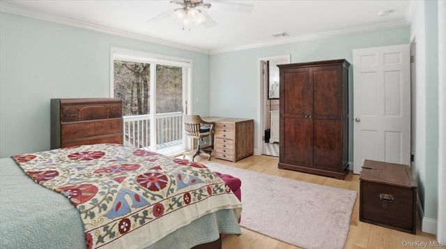 18 Beaver Lane W, Westhampton, NY 11977