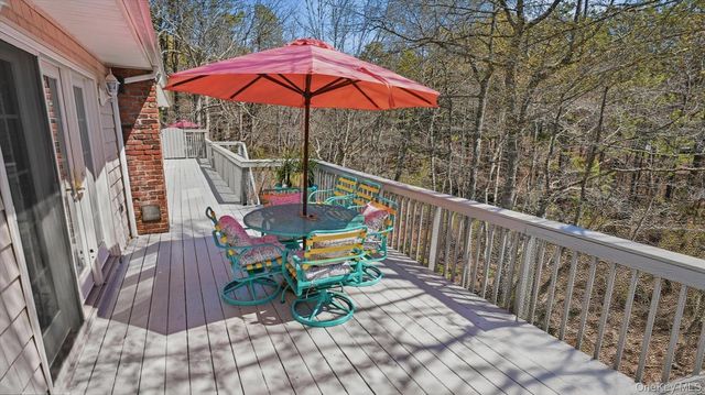 18 Beaver Lane W, Westhampton, NY 11977