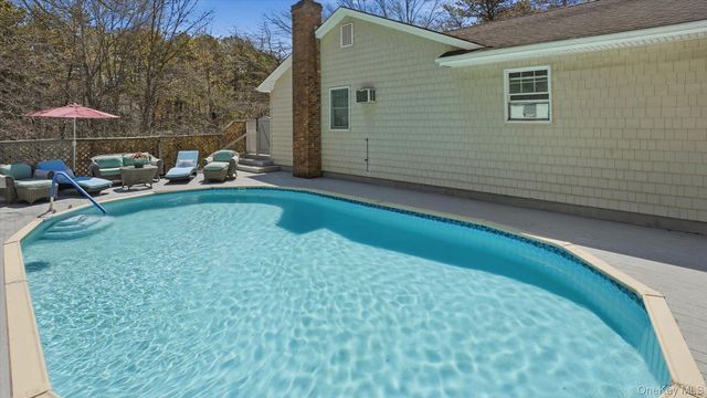 18 Beaver Lane W, Westhampton, NY 11977