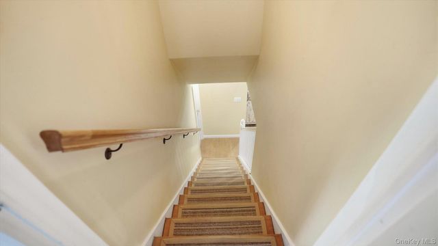 18 Beaver Lane W, Westhampton, NY 11977