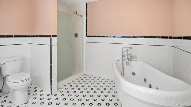 18 Beaver Lane W, Westhampton, NY 11977
