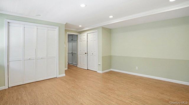 18 Beaver Lane W, Westhampton, NY 11977