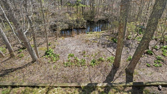 18 Beaver Lane W, Westhampton, NY 11977