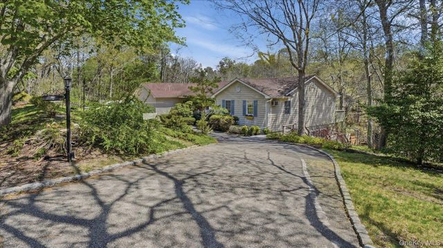 18 Beaver Lane W, Westhampton, NY 11977