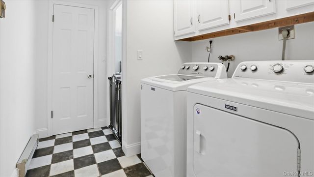 18 Beaver Lane W, Westhampton, NY 11977