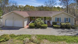 18 Beaver Lane W, Westhampton, NY 11977
