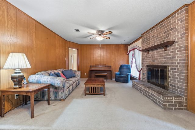 809 Donna Drive, Hurst, TX 76053